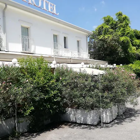 Отель Ristorante Ca' Nova 3*